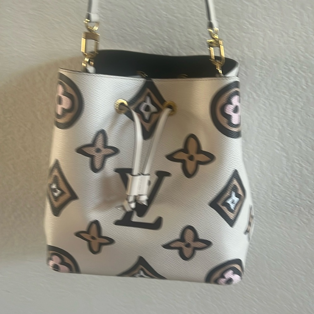 Louis Vuitton Monogram White and Black Noe MM